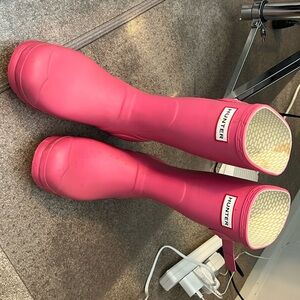 Hunter Women’s short rain boots. Worn a handful of times. In great condition
